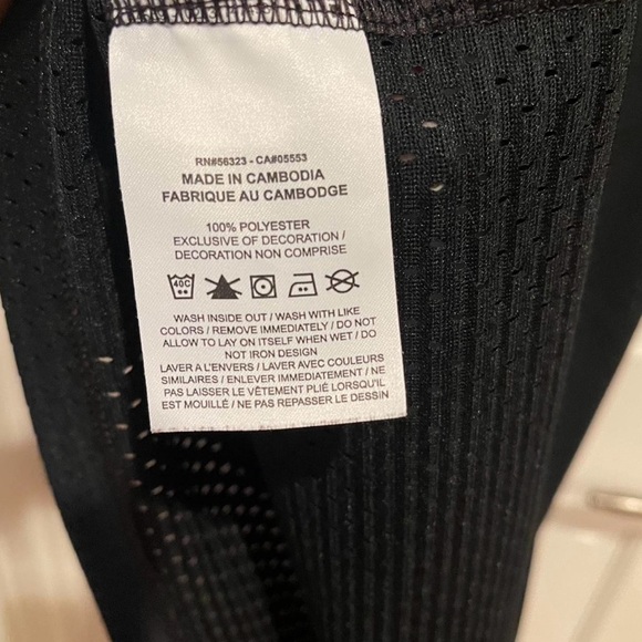 Nike Men's Black Jersey with Red Swoosh - Picture 4 of 5